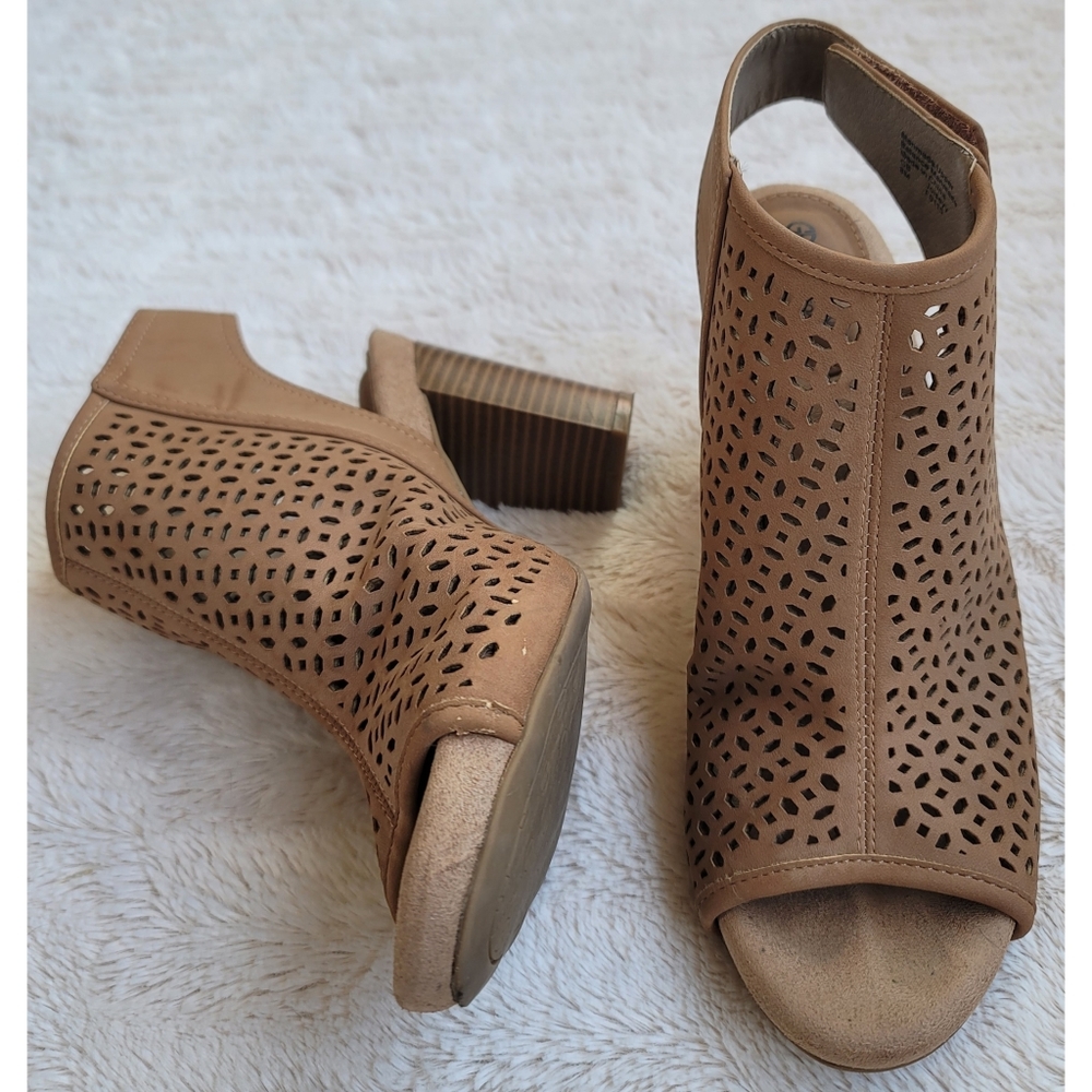 Giani Bernini Josieyy Memory Foam Shooties - image 6